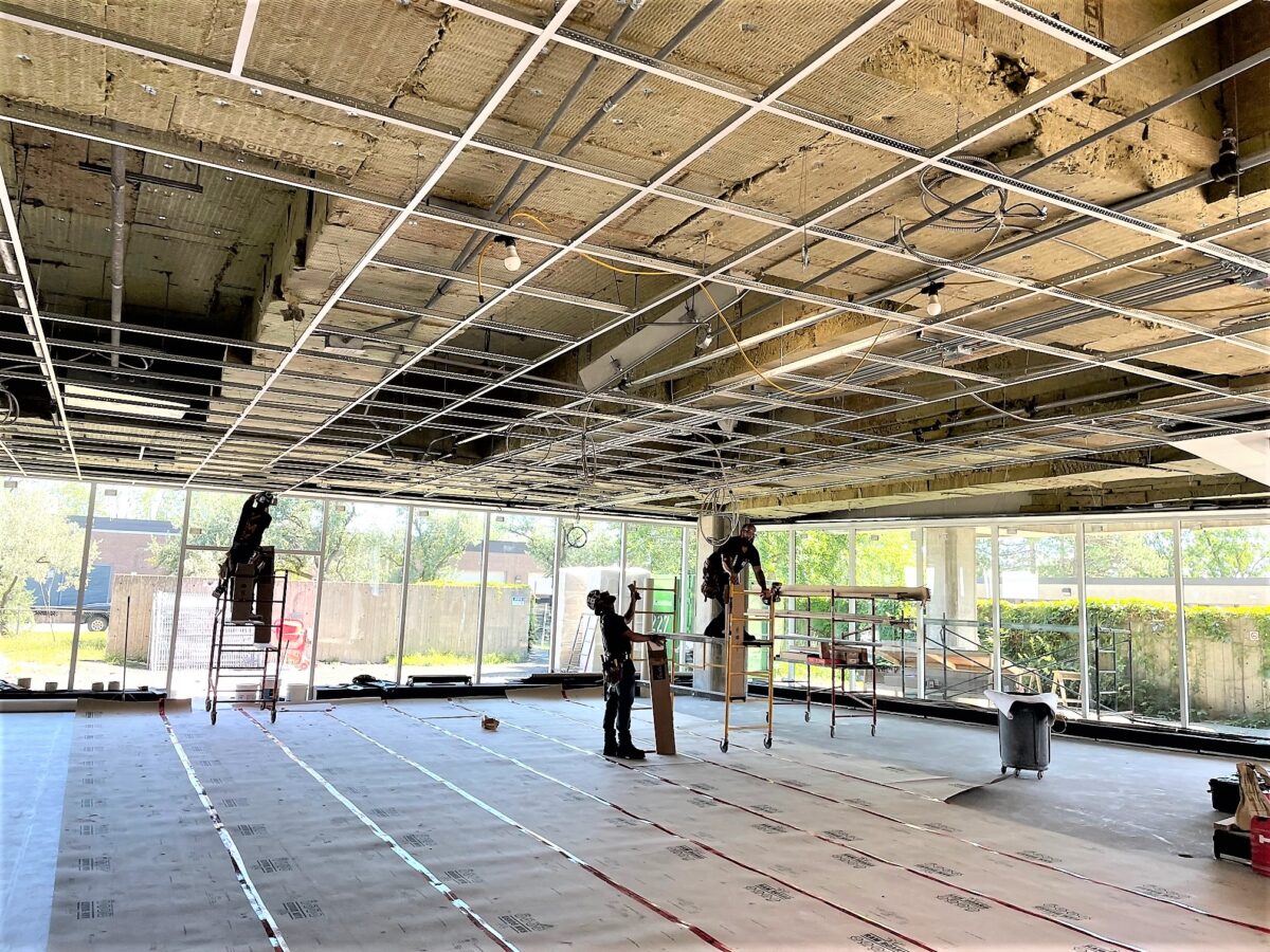 Travaux de rénovation dans un bâtiment.