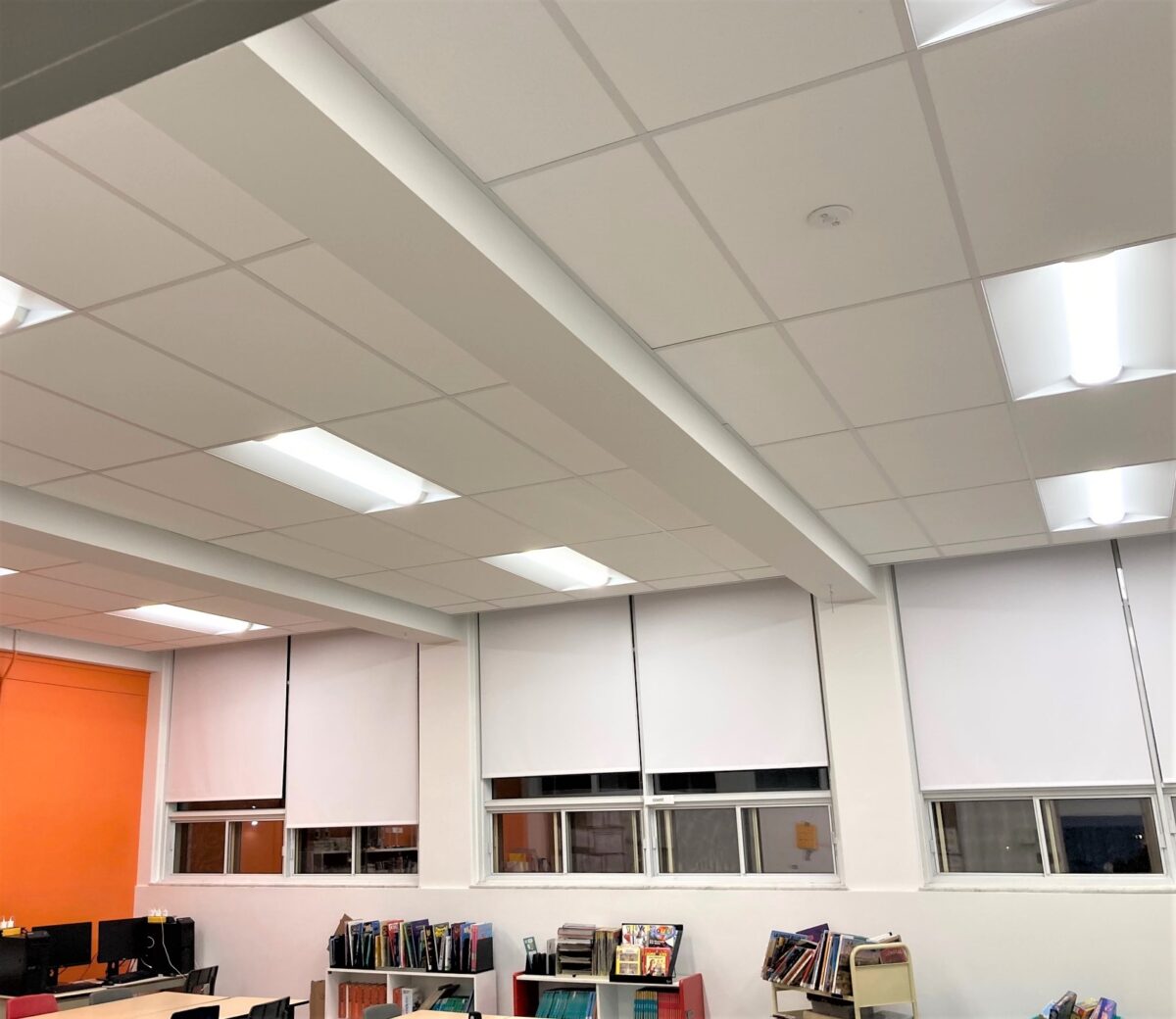 Salle de classe moderne et lumineuse